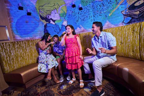 RCI Utopia of the Seas Spotlight Karoake - N.Hagen.jpg.jpg